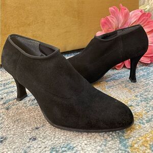 Stuart Weizman Black Stretch Suede Ankle Boots Heels 10.5M